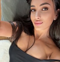 Amber Clyde - puta in Abu Dhabi