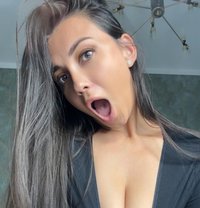 Amber Clyde - puta in Dubai