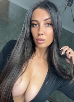 Amber Clyde - escort in Dubai Photo 4 of 6
