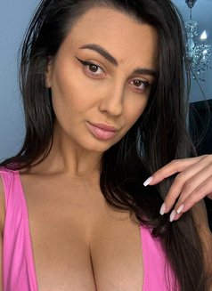 Amber Clyde - puta in Riyadh Photo 2 of 15