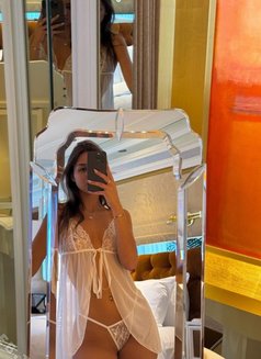 Amber - escort in Tokyo Photo 5 of 8