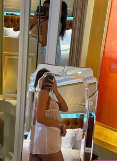 Amber - escort in Tokyo Photo 7 of 8