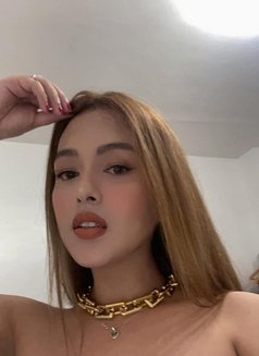Amber - Transsexual escort in Al Ain Photo 1 of 12
