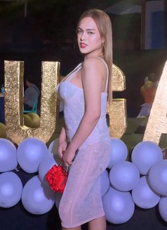 Amber - Transsexual escort in Al Ain Photo 10 of 12