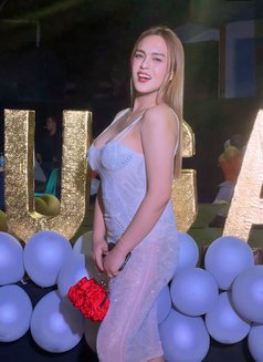Amber - Transsexual escort in Al Ain Photo 11 of 12