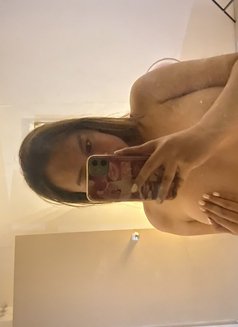 Amber - Transsexual escort in Al Ain Photo 12 of 12