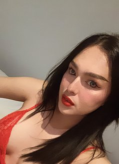 Amber - Transsexual escort in Al Ain Photo 8 of 12
