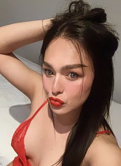Amber - Transsexual escort in Al Ain Photo 9 of 12