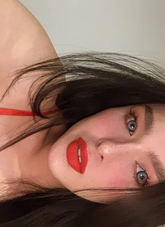 Amber - Transsexual escort in Al Ain Photo 11 of 12