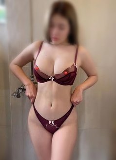 Amber - escort agency in Montreal Photo 1 of 4