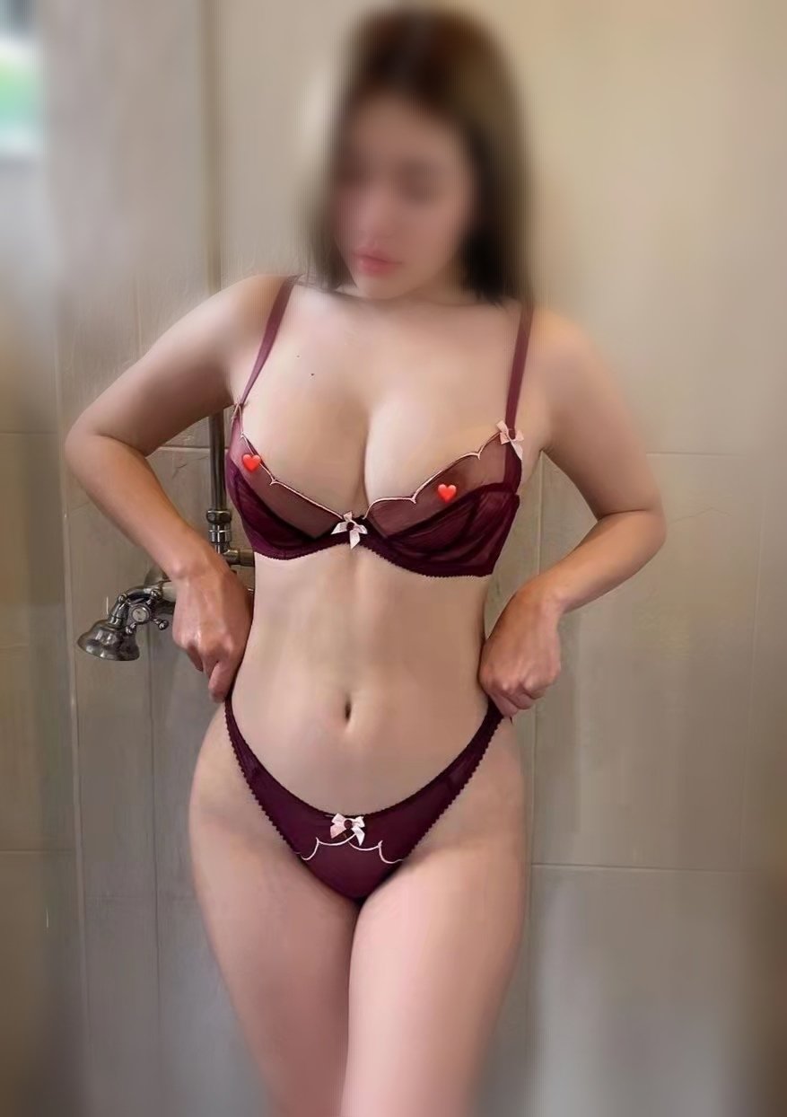 Escort girls in Montreal