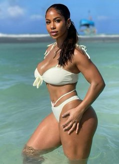 Amber - escort in Pune Photo 2 of 4