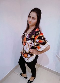 Amber Khan - puta in Muscat Photo 2 of 4
