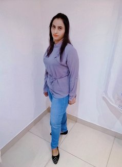 Amber Khan - puta in Muscat Photo 3 of 4