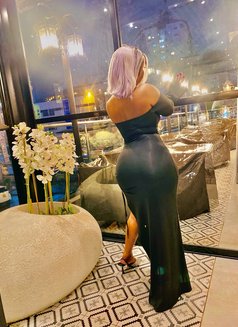 Amber light skin babe - puta in Nairobi Photo 6 of 6