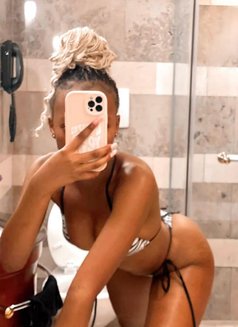 Amber - escort in Guangzhou Photo 1 of 6