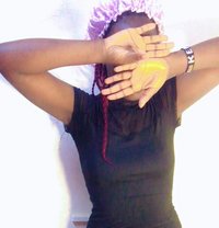 Amber - escort in Doha Photo 5 of 6