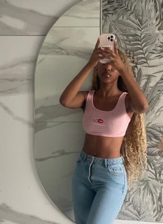 Amber - escort in Guangzhou Photo 1 of 5