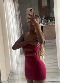 Amber - escort in Guangzhou Photo 4 of 5