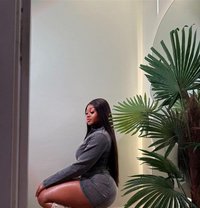 Amber - puta in Singapore Photo 1 of 5