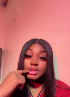 Amber - escort in Singapore Photo 5 of 5