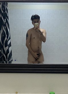 Ambrose - Acompañantes masculino in Manila Photo 3 of 4