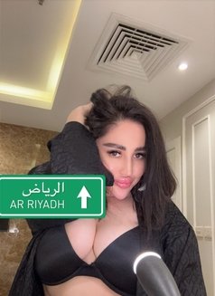 Ameera - puta in Riyadh Photo 1 of 13