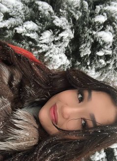 Amel - puta in Hong Kong Photo 14 of 19