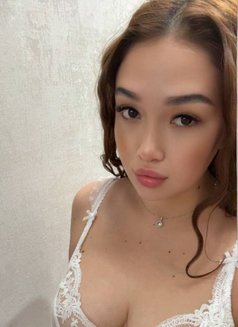 Amel - puta in Hong Kong Photo 16 of 19