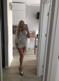 Amelia blonde girl - escort in Dubai Photo 5 of 5