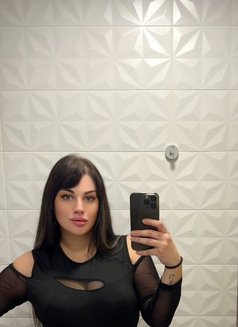 Amelia From Russia - puta in Al Manama Photo 1 of 6