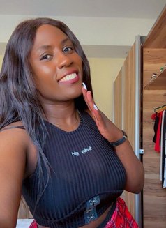 Amelia - puta in Al Manama Photo 13 of 14