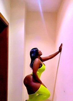 Amelia - puta in Al Manama Photo 14 of 14