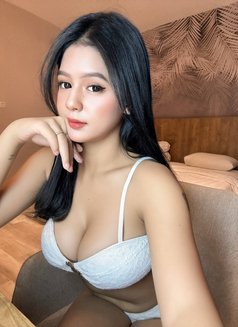 Amelia Laura - puta in Bali Photo 1 of 12