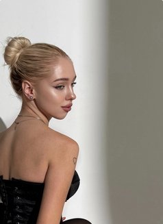 Amelia - escort in Dubai Photo 2 of 13