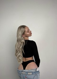 Amelia - escort in Dubai Photo 5 of 13