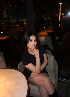Amelia - puta in Dubai Photo 5 of 10