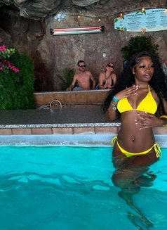 Amelia - escort in Bali Photo 2 of 6