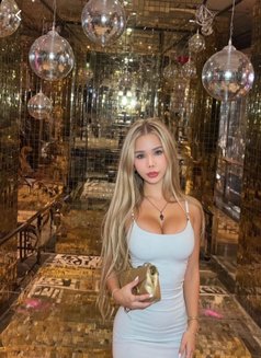 Ameliana - escort in Dubai Photo 2 of 5