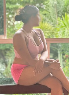 Ameliya - escort in Colombo Photo 8 of 9