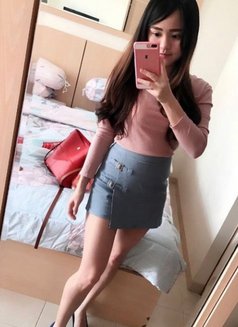 Amell - escort in Surabaya Photo 3 of 6