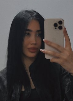 Amera - puta in Muscat Photo 1 of 11