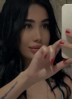 Amera - puta in Muscat Photo 4 of 11