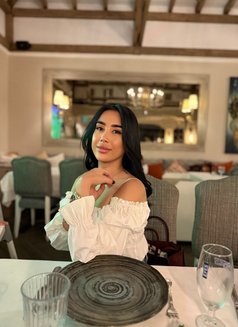 Amera - puta in Muscat Photo 5 of 11