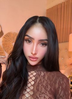 Amera - escort in Manila Photo 4 of 8