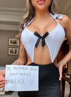 American Alice Messina - escort in Singapore Photo 5 of 10