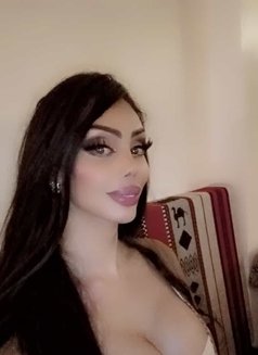 American Trans with a big Dick in Taksim - Transsexual escort in İstanbul Photo 15 of 18