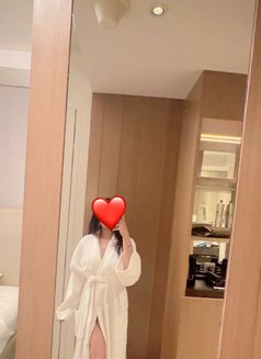 AMERIE - escort in New Delhi Photo 1 of 4