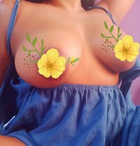 Amey Hot Cam Show - puta in Colombo Photo 1 of 13