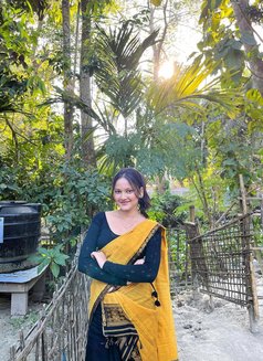 Ami - escort in Maldives Photo 1 of 4